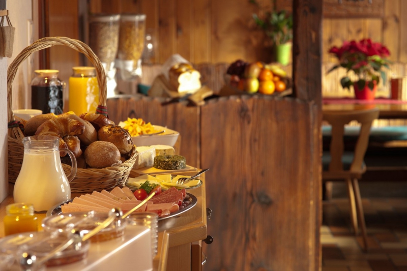 brasserie-BESSE SUR ISSOLE-min_breakfast_buffet_food_restaurant_meal_hotel_plate_fresh-718745